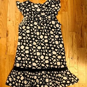Knee length black & white dress w/ flare on bottom